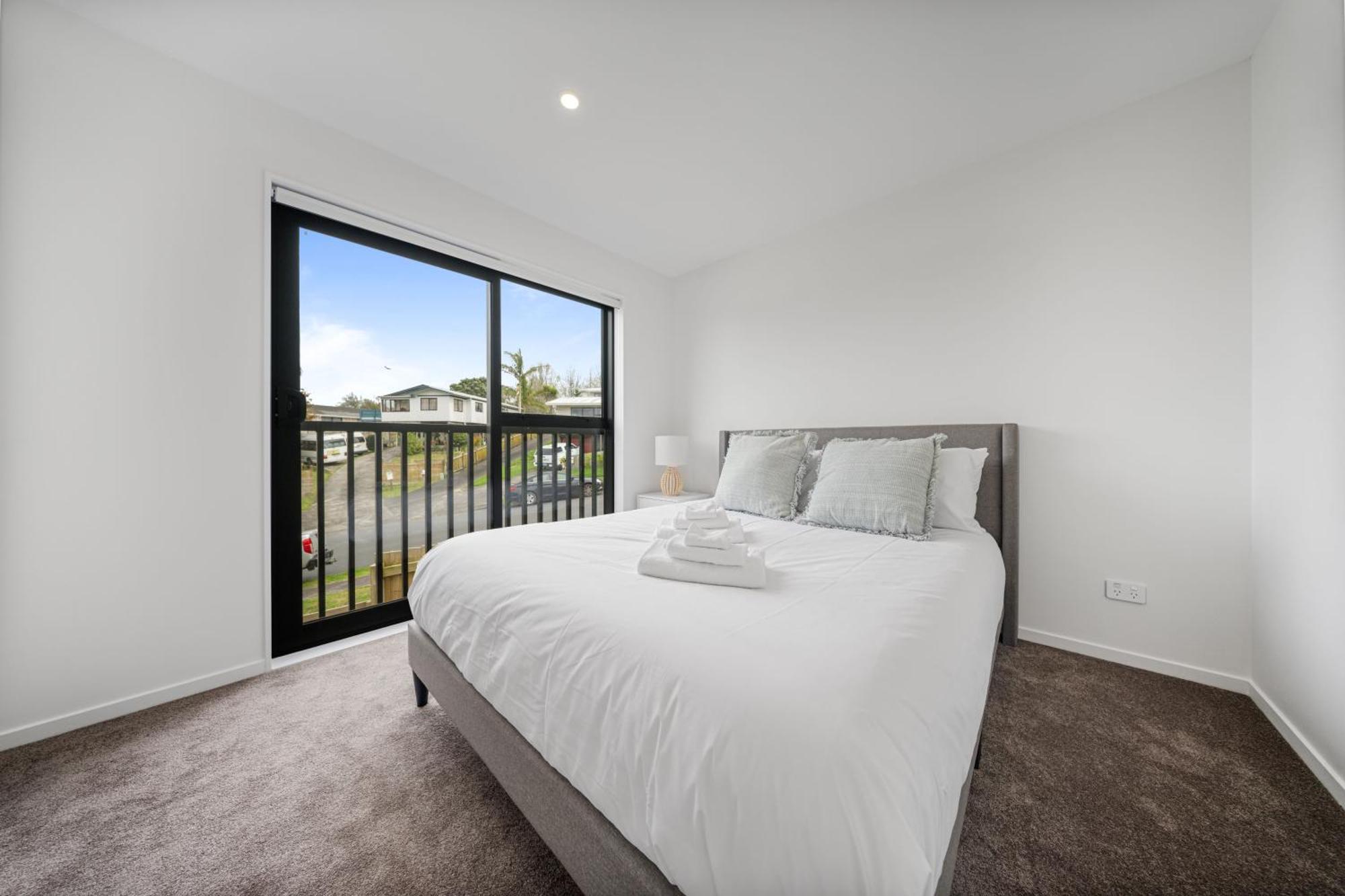 West Harbour Modern 4-Bedroom Retreat Auckland Exterior photo