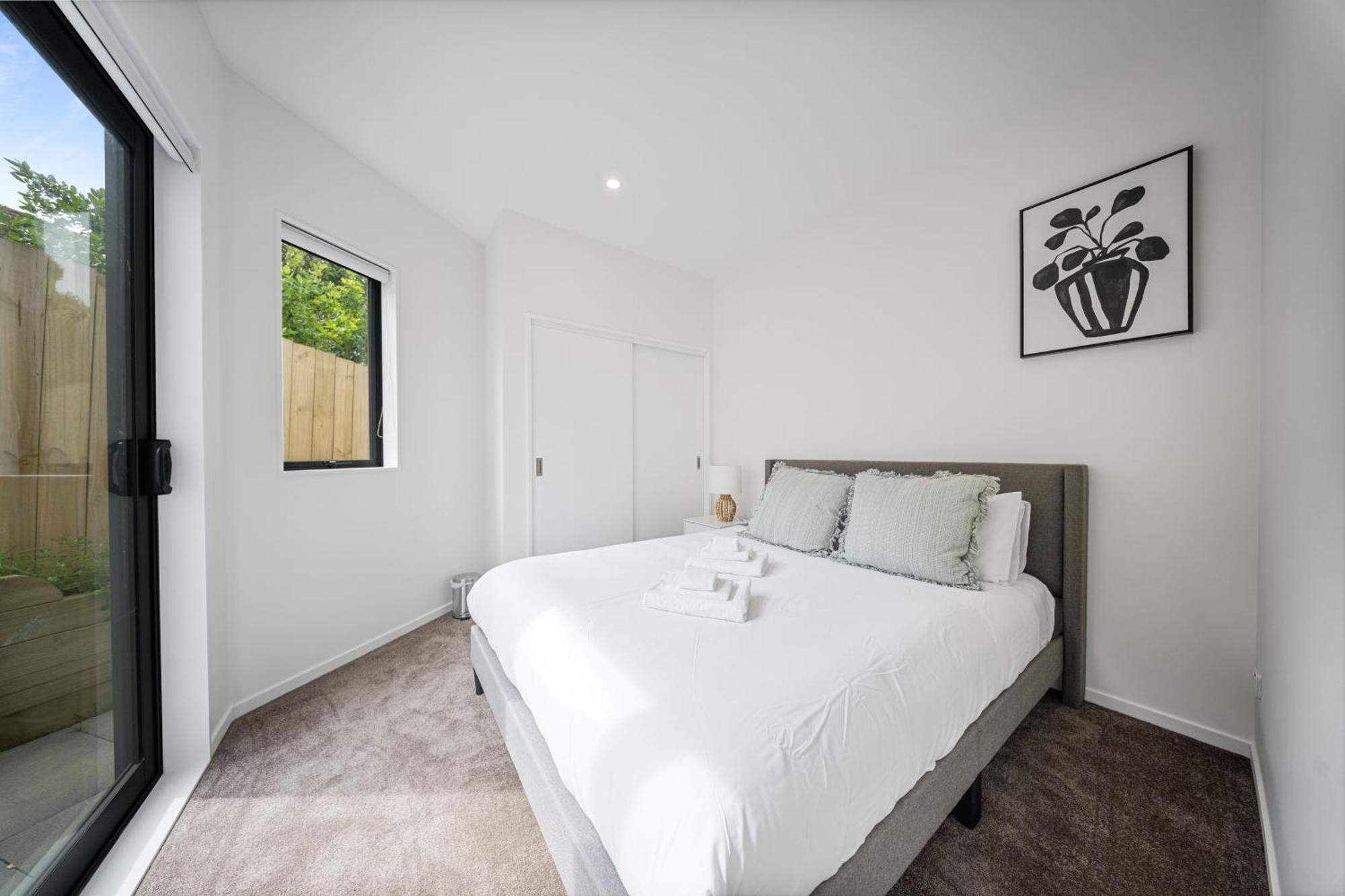 West Harbour Modern 4-Bedroom Retreat Auckland Exterior photo