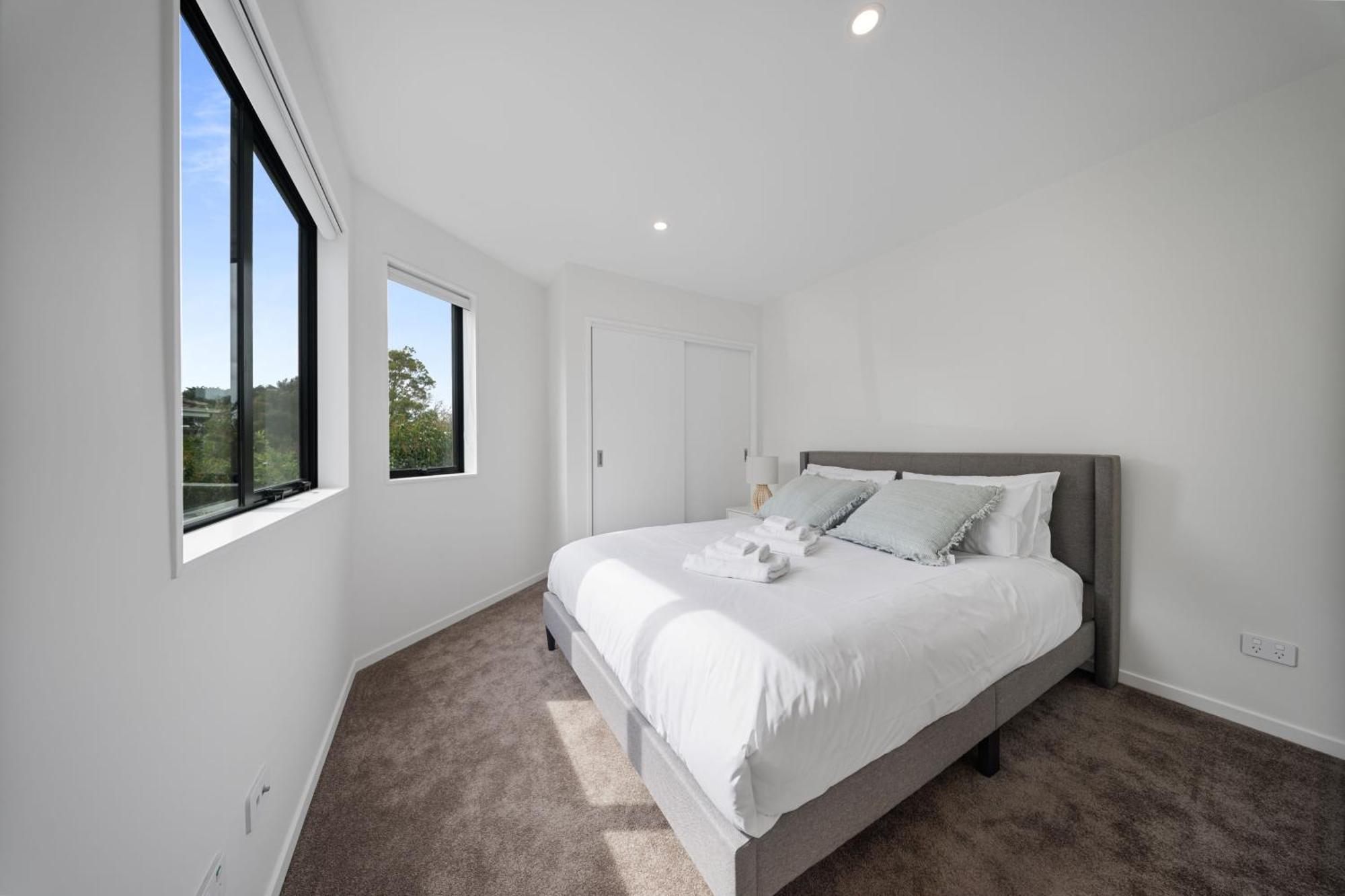 West Harbour Modern 4-Bedroom Retreat Auckland Exterior photo