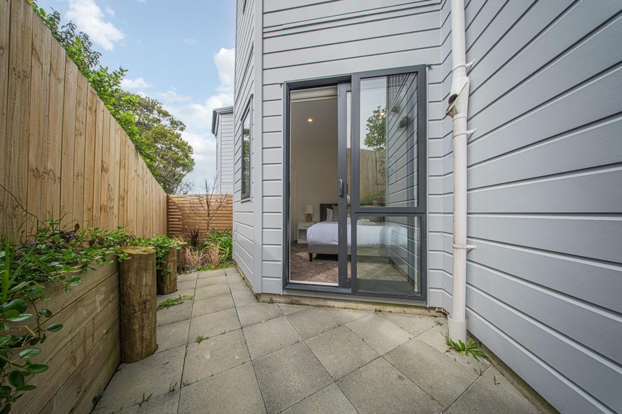 West Harbour Modern 4-Bedroom Retreat Auckland Exterior photo