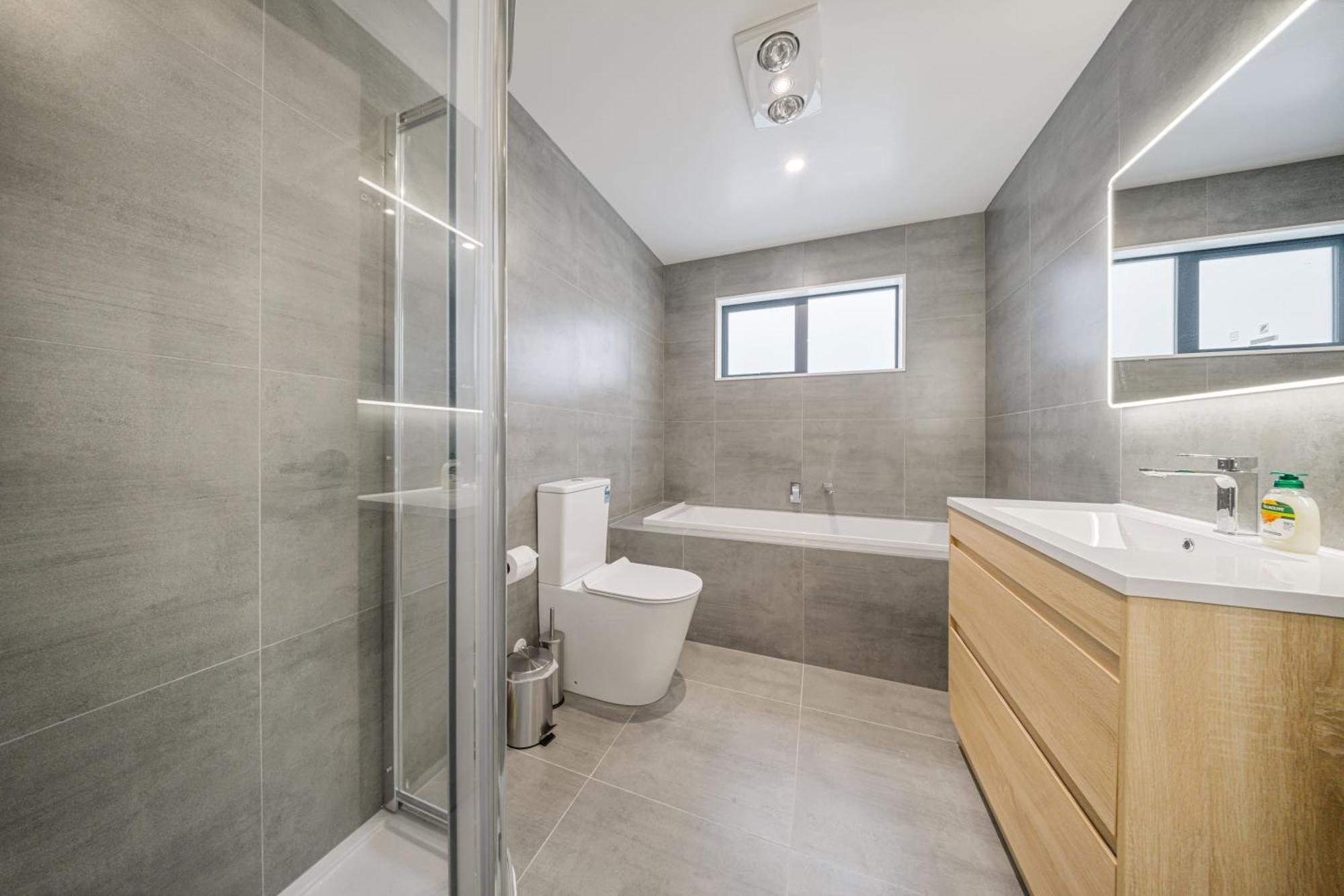 West Harbour Modern 4-Bedroom Retreat Auckland Exterior photo